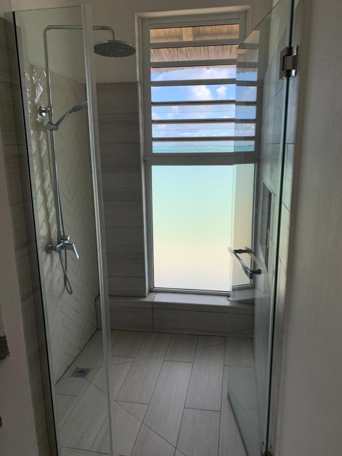 Luxury Beachfront With Private Pool - Jolly's Rock *