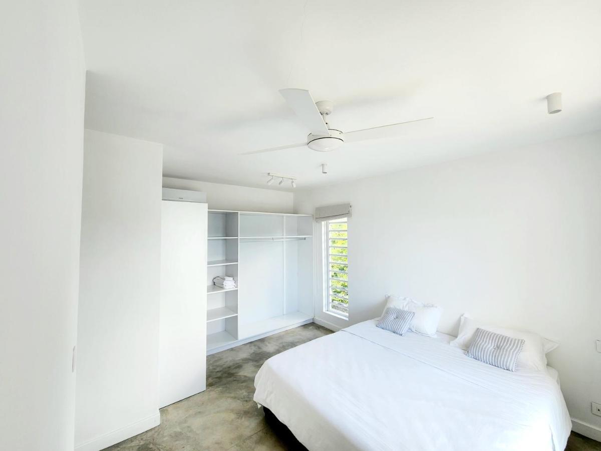 Luxury Beachfront With Private Pool - Jolly's Rock